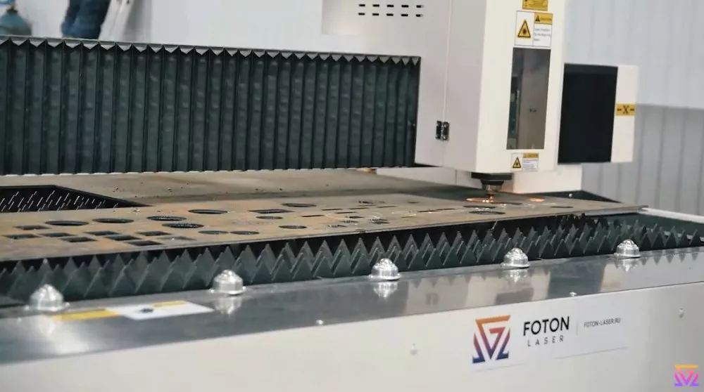 FL-L1530F-1000-IPG Бюджетный лазерный станок для резки листового металла