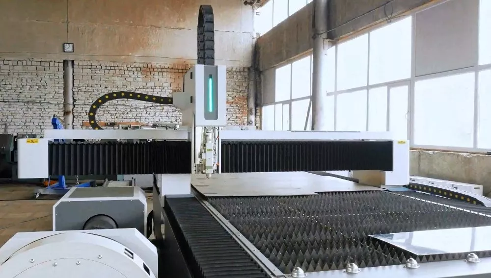 FL-L1560FR-3000-D350-Raycus Лазерный станок для резки листового металла и труб
